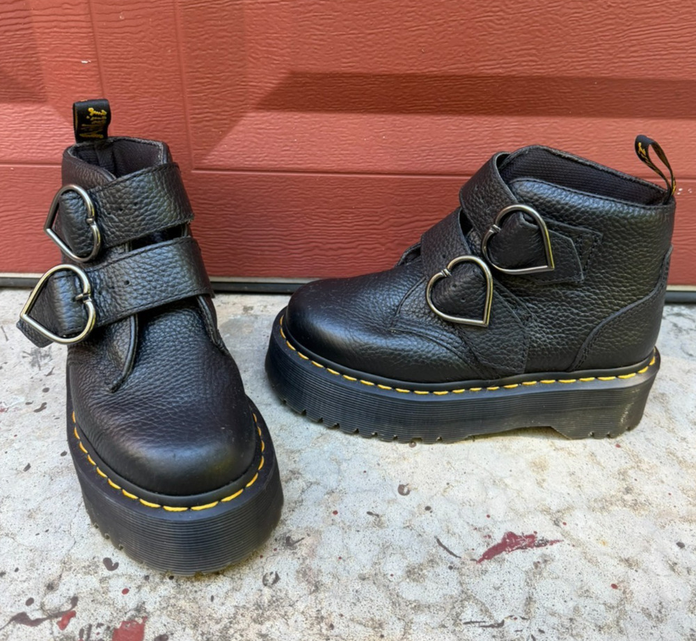 Doc Dr Martens Devon Heart Leather Platform Boots Womens US 5 L Buckle Punk Goth